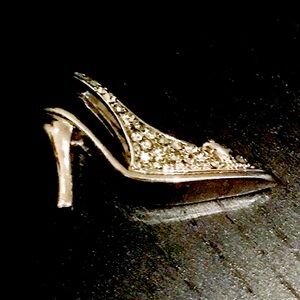 Glam “shoe” charm for chain or bracelet!